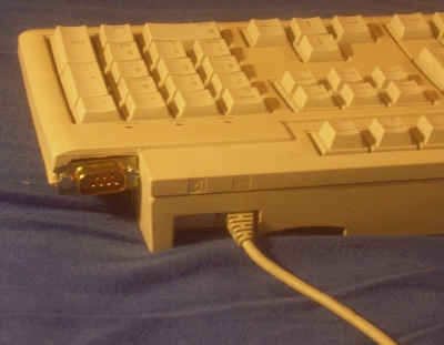 Tastatur mit angebautem Joystick-Port